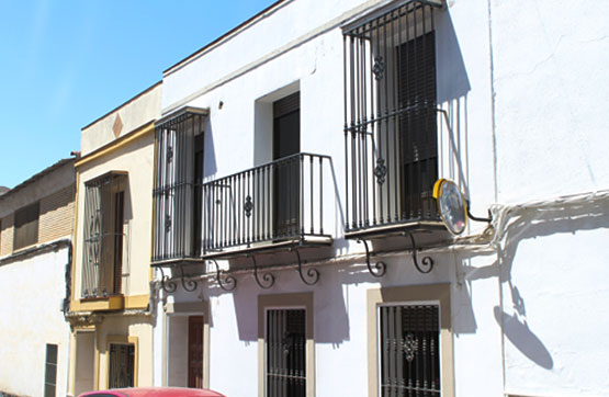 SIN COMISIÓN DE INMOBILIARIA, VENTA DE CASA EN CALLE NUEVA EN AGUILAR DE LA FRONTERA