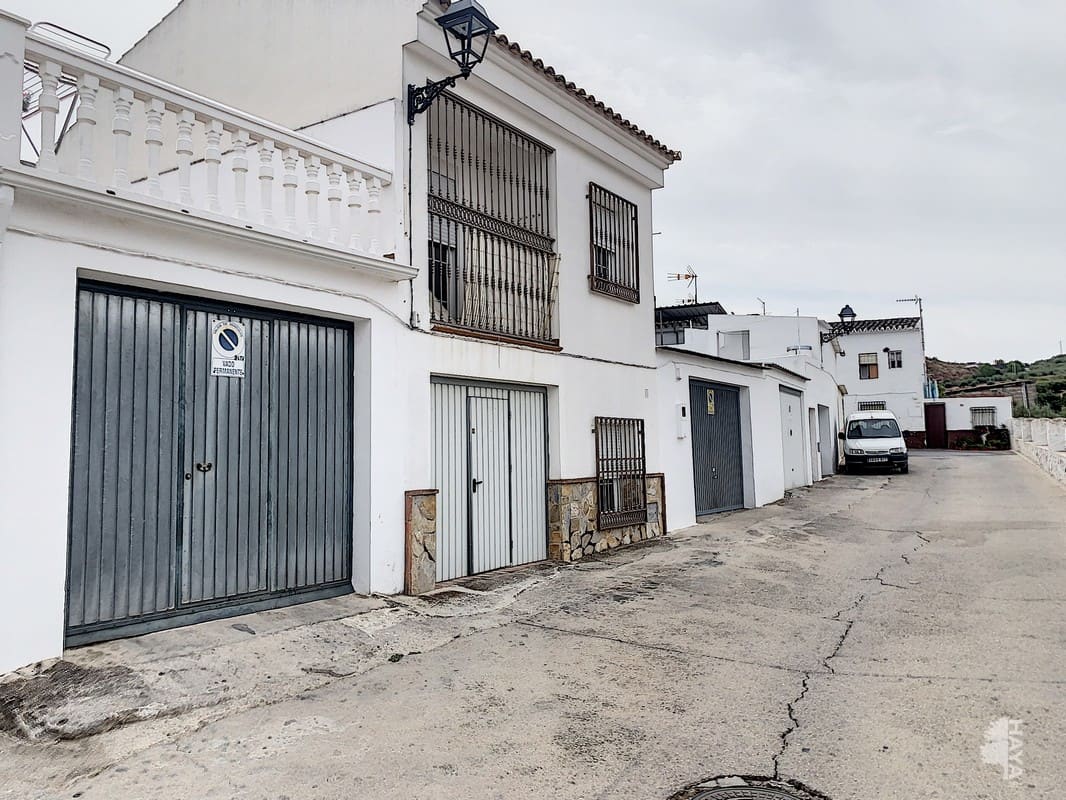 SIN COMISIÓN DE INMOBILIARIA, CASA DE DOS PLANTAS EN LA ALDEA DE ALBENDIN EN BAENA