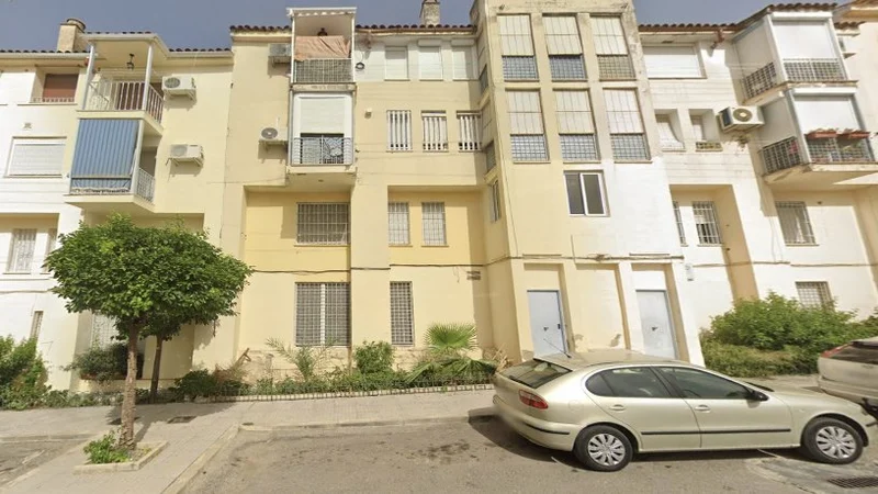 SIN COMISION DE INMOBILIARIA, PISO EN VENTA EN PLAZA DE ANTEQUERA EN EL PUEBLO DE LUCENA